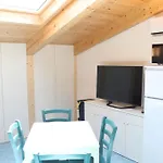 Apartament Red Mulberry House 1