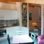 Red Mulberry House 1 *